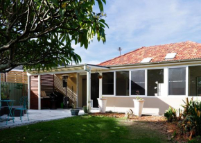 Home Away From Home - 3 Bedroom House Sleeps 6 - Parking, Sydney